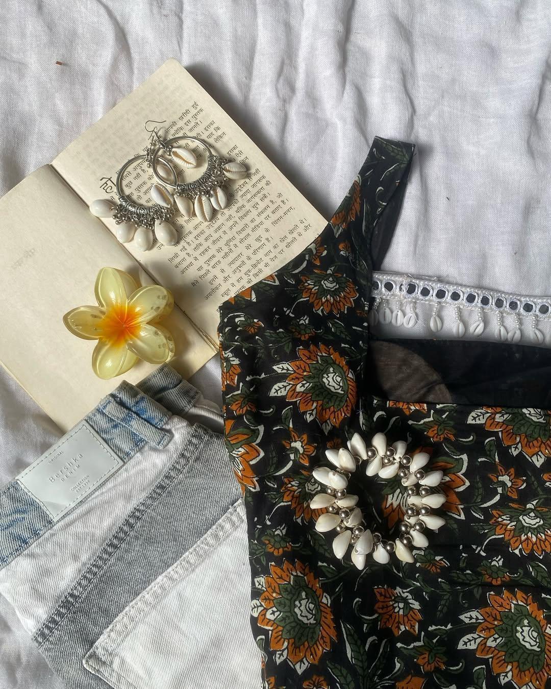 🌼 Elegant Black Floral Printed Kurti – Boho Desi Vibes