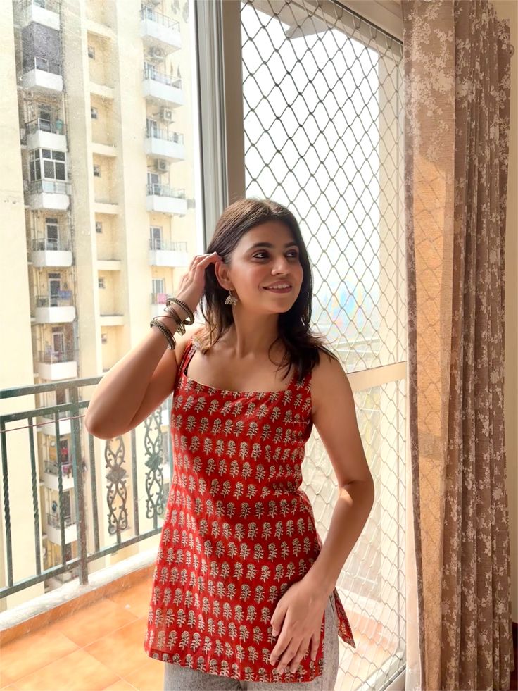 Elegant Red Block Print Sleeveless Kurti